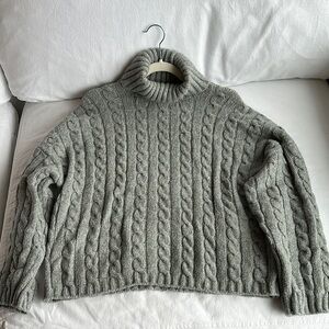 Abercrombie & Fitch Gray Cable Knit Sweater